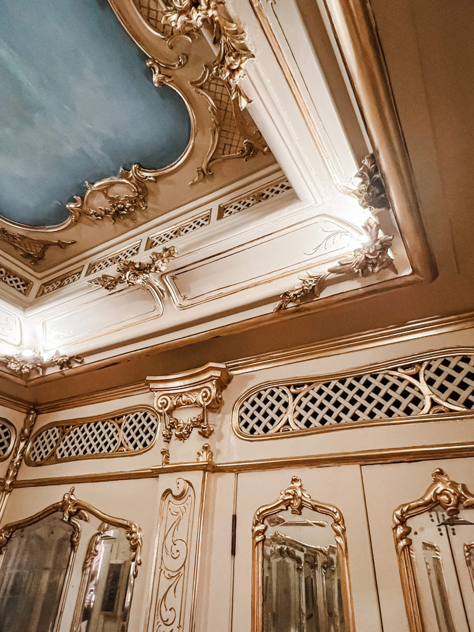 Ceiling of Lisbon's Hidden Elevator in Benetton Downtown Lisbon