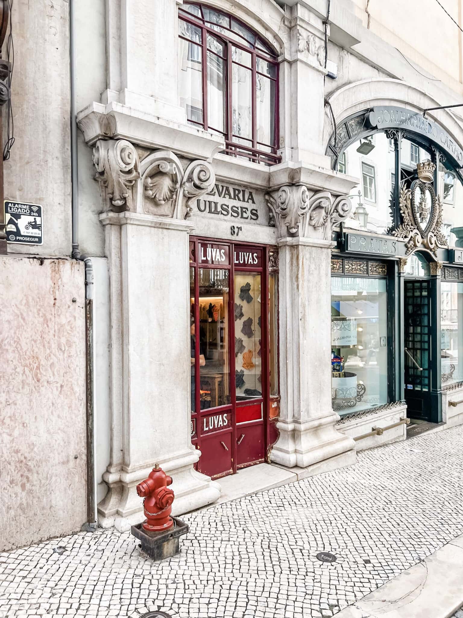 Glove Shopping in Lisbon - Letters and Lipstick