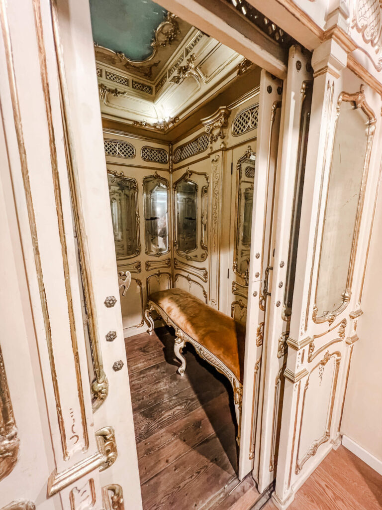 Lisbon Hidden Elevator in Benetton Elaboarte Elevator