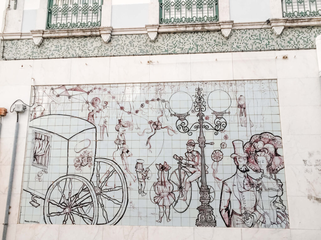 tiles on a building in torres vedras