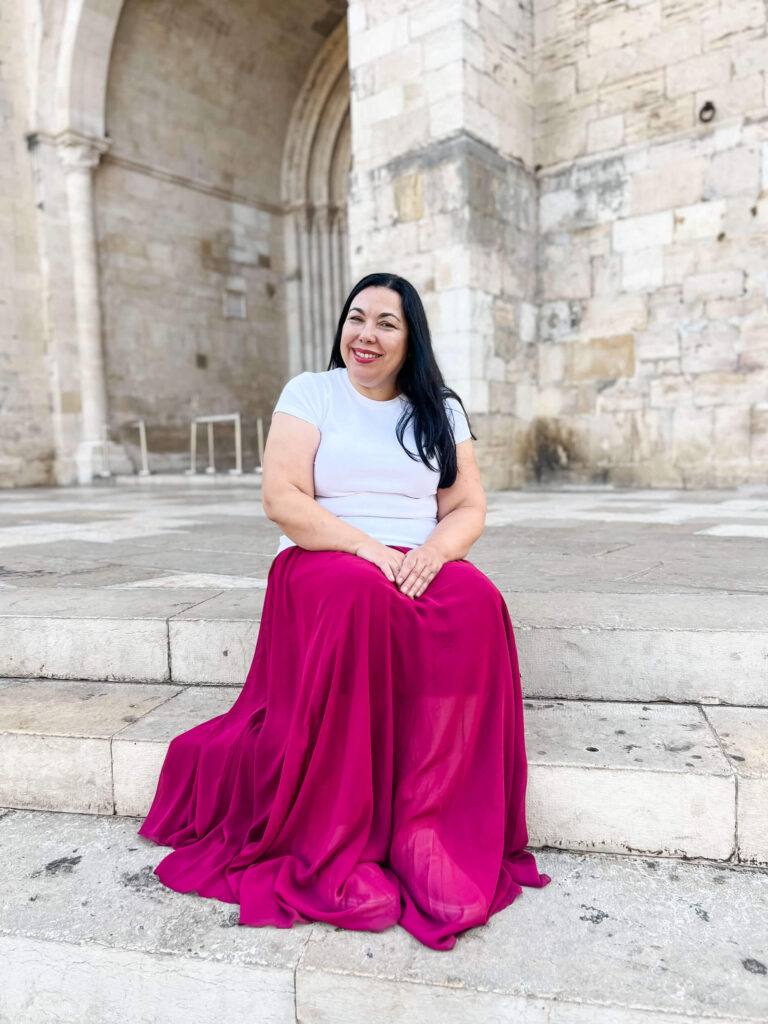 Isabel outside the Se Cathedral