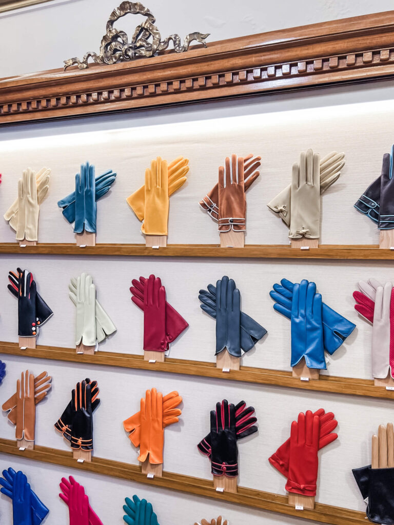 Display for Glove Shopping in Lisbon