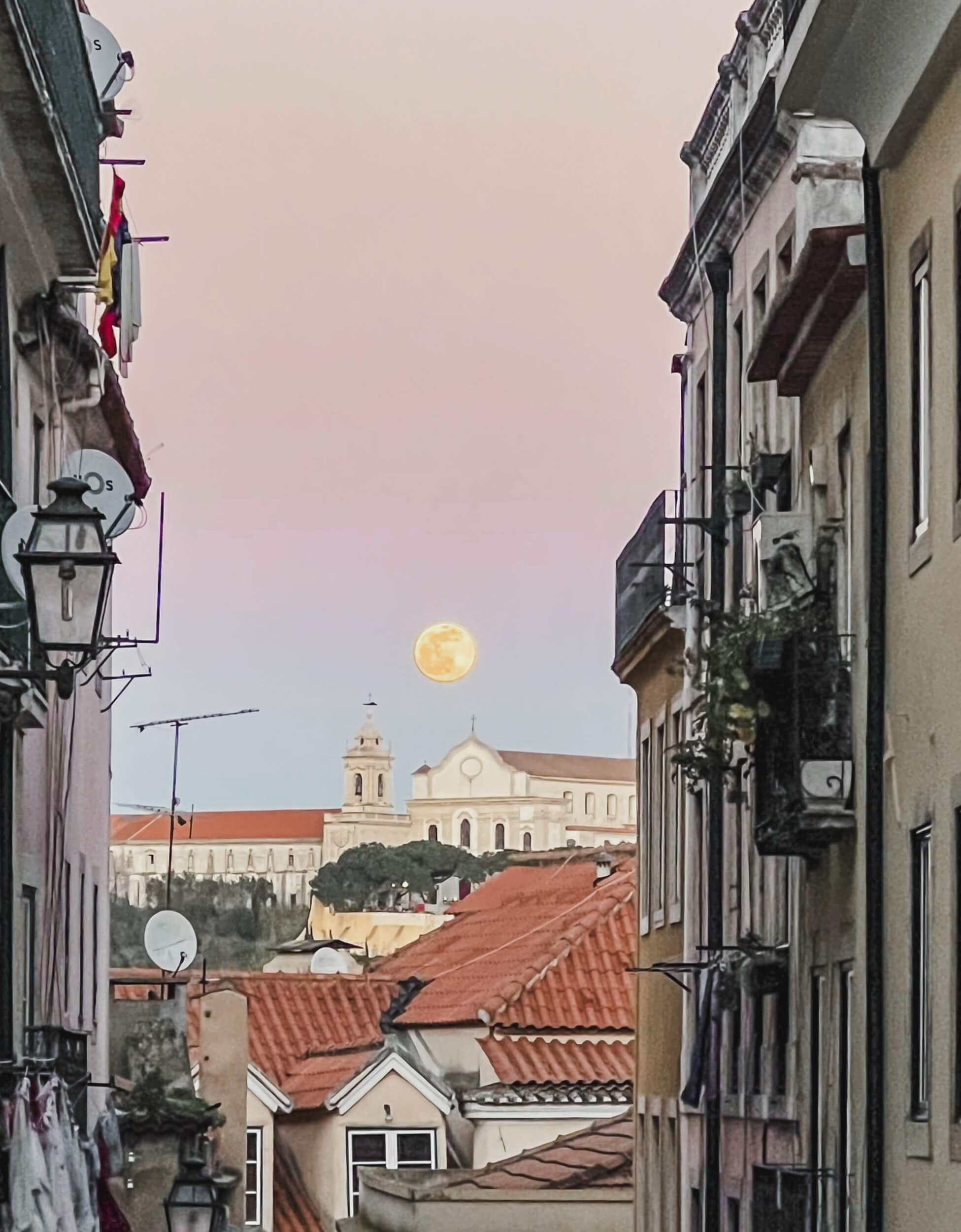 Lisbon Moon Surprise