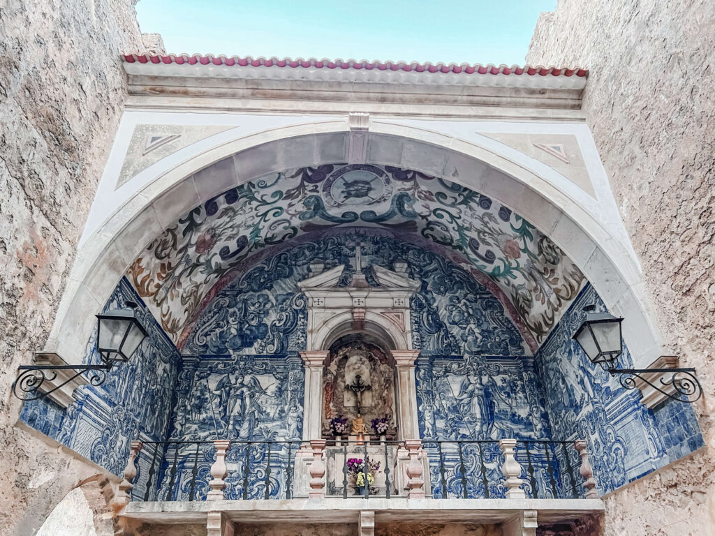 archway in obidos adjoining the Senhora da Graca Chapel